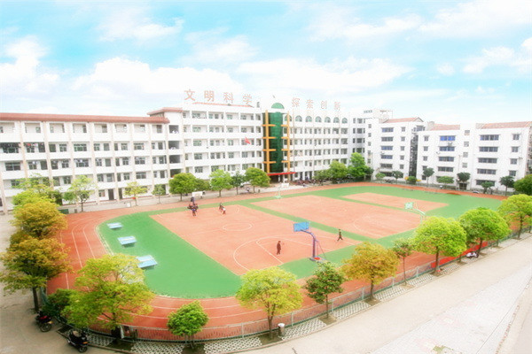 成都航空職業學校學費貴嗎
